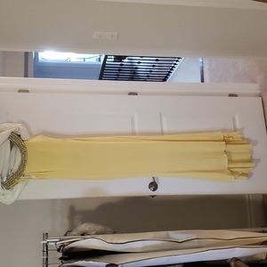 BEAUTIFUL BRIDAL yellow dress Never worn. SIZE 6
